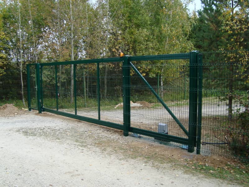 Сетчатый забор DoorHan в Ижевске с установкой