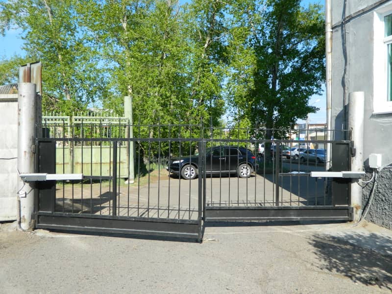 Уличные ворота DoorHan в Ижевске с установкой
