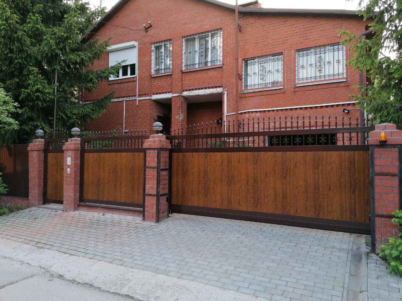 Уличные ворота DoorHan в Ижевске с установкой