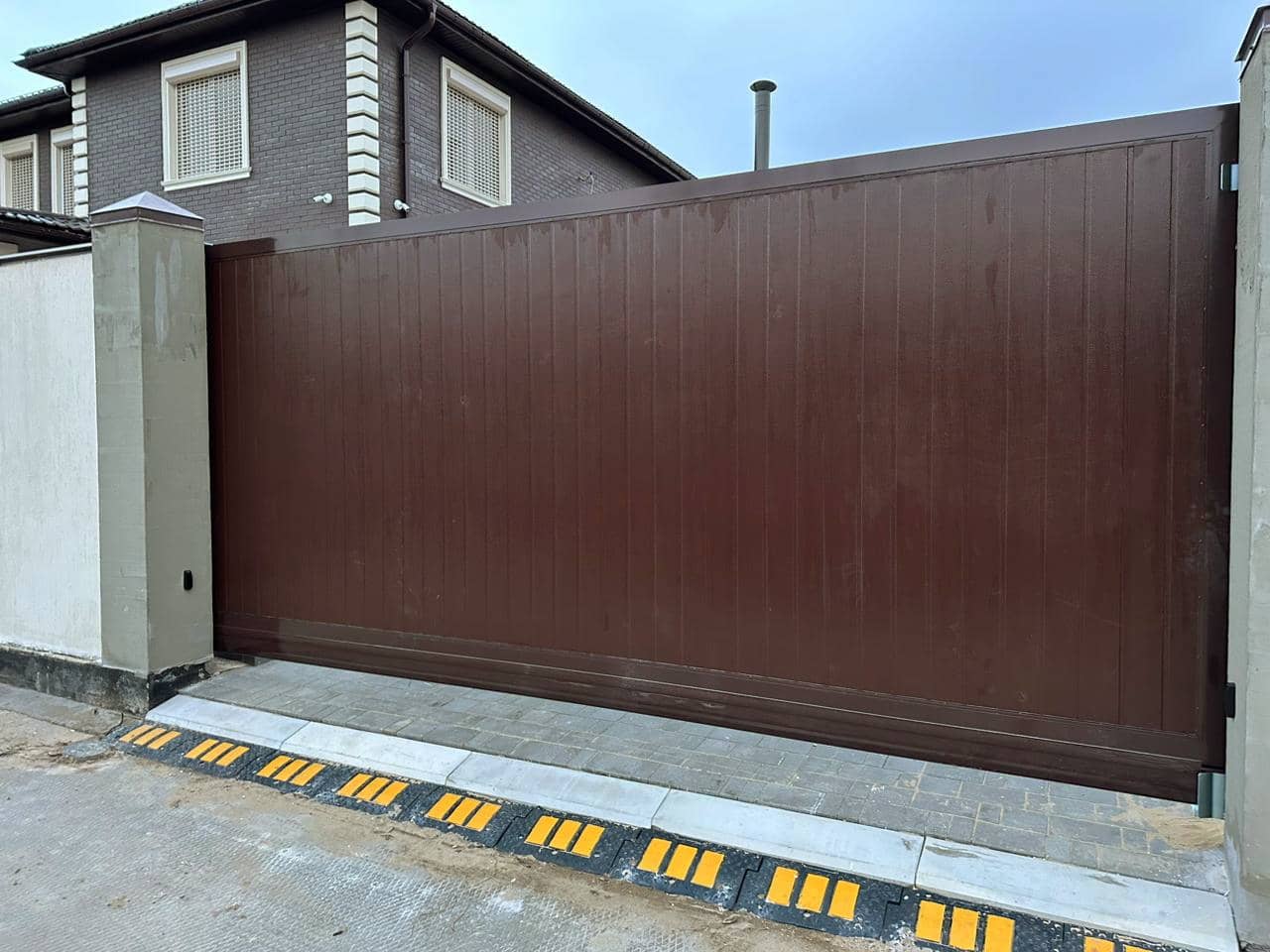 Уличные ворота DoorHan в Ижевске с установкой